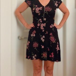 Floral🌺🌹 cap sleeve zip front dress👗🌸